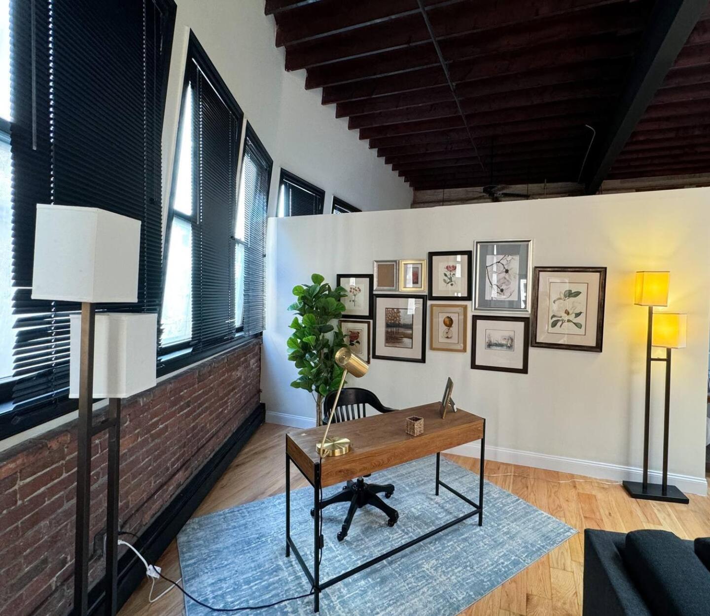 Sunny 2br W Office, Near Copley & Shopping Apartment